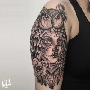 tatuaje_brazo_mujer_buho_logiabarcelona_laia_desole